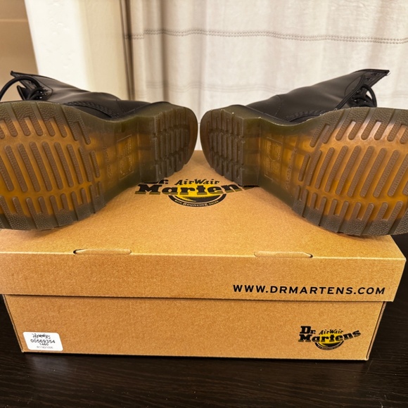 Dr. Martens 1460 Smooth Leather Boots – Womens US 8 - Shoe Care Kit - Picture 4 of 6
